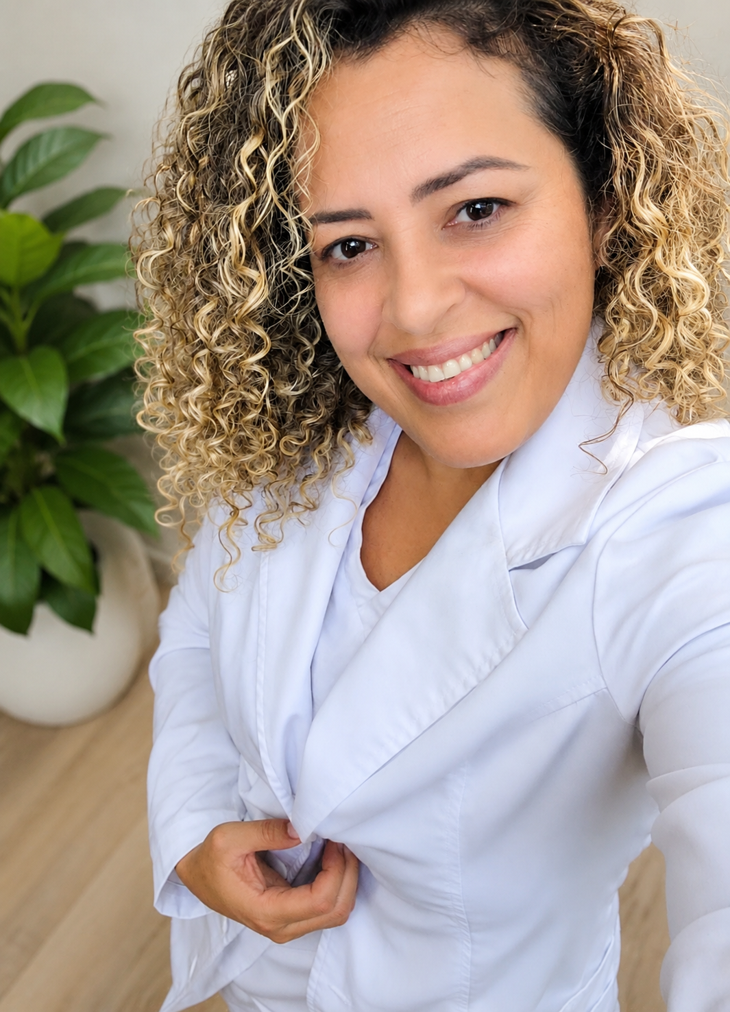Lopes Ivone, Massage Therapist